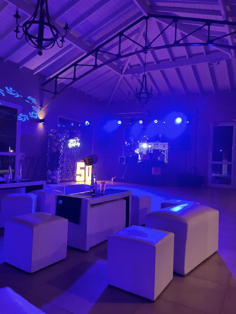 Producción Técnica integral Ingeniería Audiovisual para su próximo Evento iluminacion Sonido panalla proyeccion Deejay